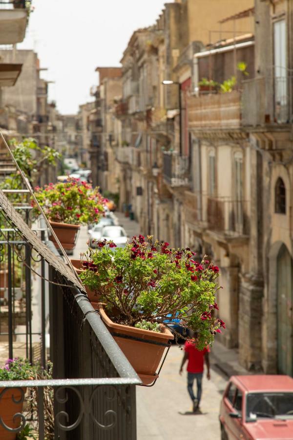 Le Casette Di Nonno Pippo Palazzolo Acreide Exterior foto